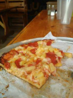 Mel's Pizza food