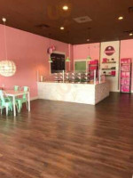 Smallcakes Cupcakery Creamery inside