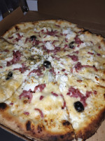 Pizz'Adore food