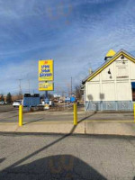 Long John Silver's outside