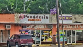 Panaderia San Miguel outside