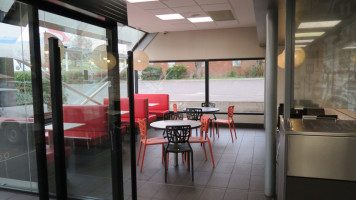 KFC COOMA inside