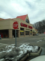 Giant Eagle Bakery outside