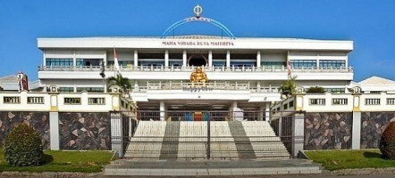 Maha Vihara Duta Maitreya inside