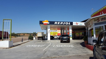 Estación De Servicio Repsol outside