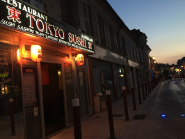 Tokyo Sushi outside