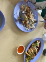 Yishun 925 Chicken Rice (potong Pasir) food