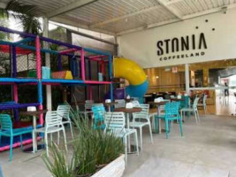 Stonia Ice Creamland outside