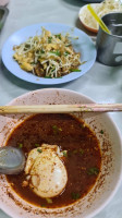 ก๋วยเตี๋ยวร้านป้าจีน ก๋วยเตี๋ยวหมูไข่ food