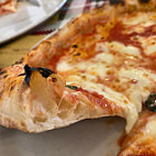 Pizza E Mozzarella food