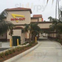 In-n-out Burger outside