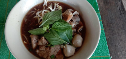 ร้านป้าทม​ ก๋วยเตี๋ยว​หมูน้ำแดง food