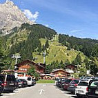 Oeschinensee outside