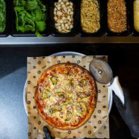 Folkz Pizzas Saladas food