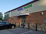 Royal Farms outside