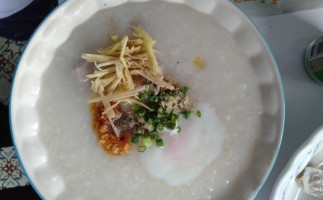 ร้านมุมอร่อย โจ๊ก ข้าวเปียกเส้น food