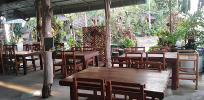 ร้านส้มตำน้องแฝด inside