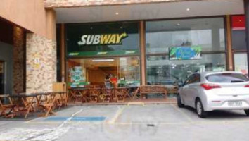 Sub Way outside