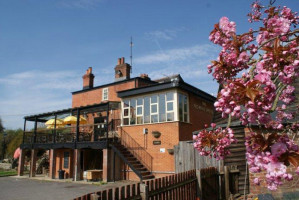 The Flowing Spring Pub outside