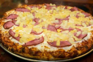 Round Table Pizza food