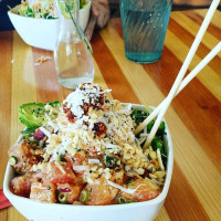 Pola Poke Bowls food