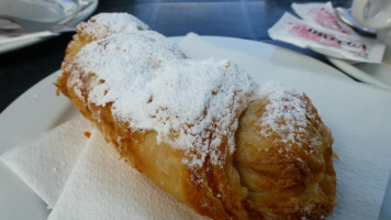 Croissantteria El Tertulia food