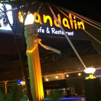 Mandalinpark Cafe inside