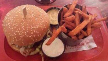 Red Robin Gourmet Burgers And Brews food