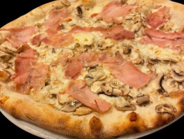 Pizzeria 300 Gradi food