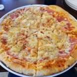 Kikötő Pizzéria Étel