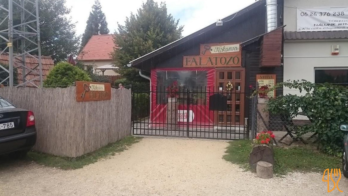 Kiskamra Falatozó Kint