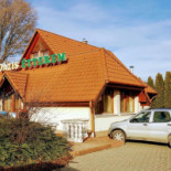 Oázis Étterem Krispy Fried Chicken Vendéglátóipari Kft Kint