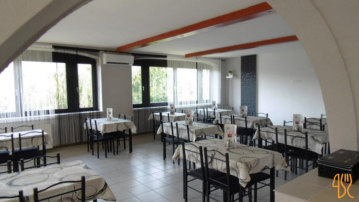 Retro Cafe Kávézó és Étterem Kint