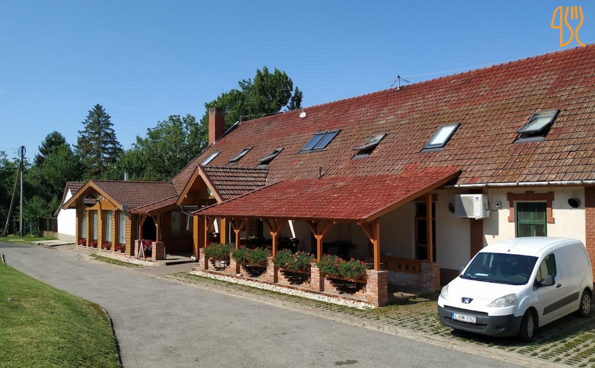 Vidra Tanya Étterem és Panzió Kint
