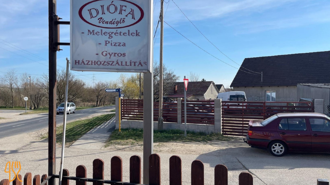 Diófa Vendéglő és Pizzéria Kint