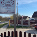 Diófa Vendéglő és Pizzéria Kint