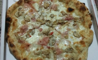 Mangio Pizza food