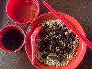 Mee Kolok Mangkuk Merah Benteng food