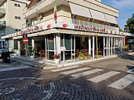 La Buongustaia Al Mare Trattoria Gastronomia Di Pesce outside