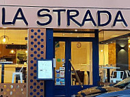 restaurant pizzeria la strada outside