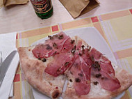 Signora Pizza food