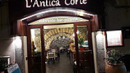 L'antica Corte inside