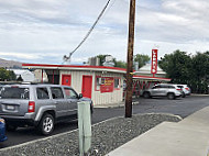 Larry's Drive In outside