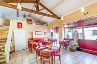 Creperie La Gourmandise inside