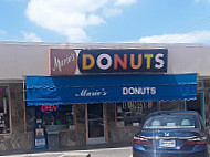 Marie's Donuts outside