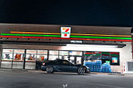 7-eleven outside