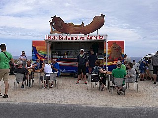 Letzte Bratwurst vor Amerika