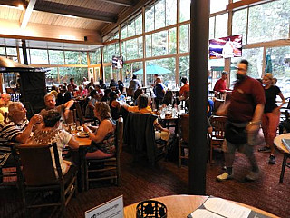 Yosemite Valley Lodge Mountain Room