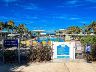 Postcard Inn On The Beach