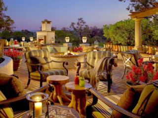 Veranda Fireside Lounge & Restaurant